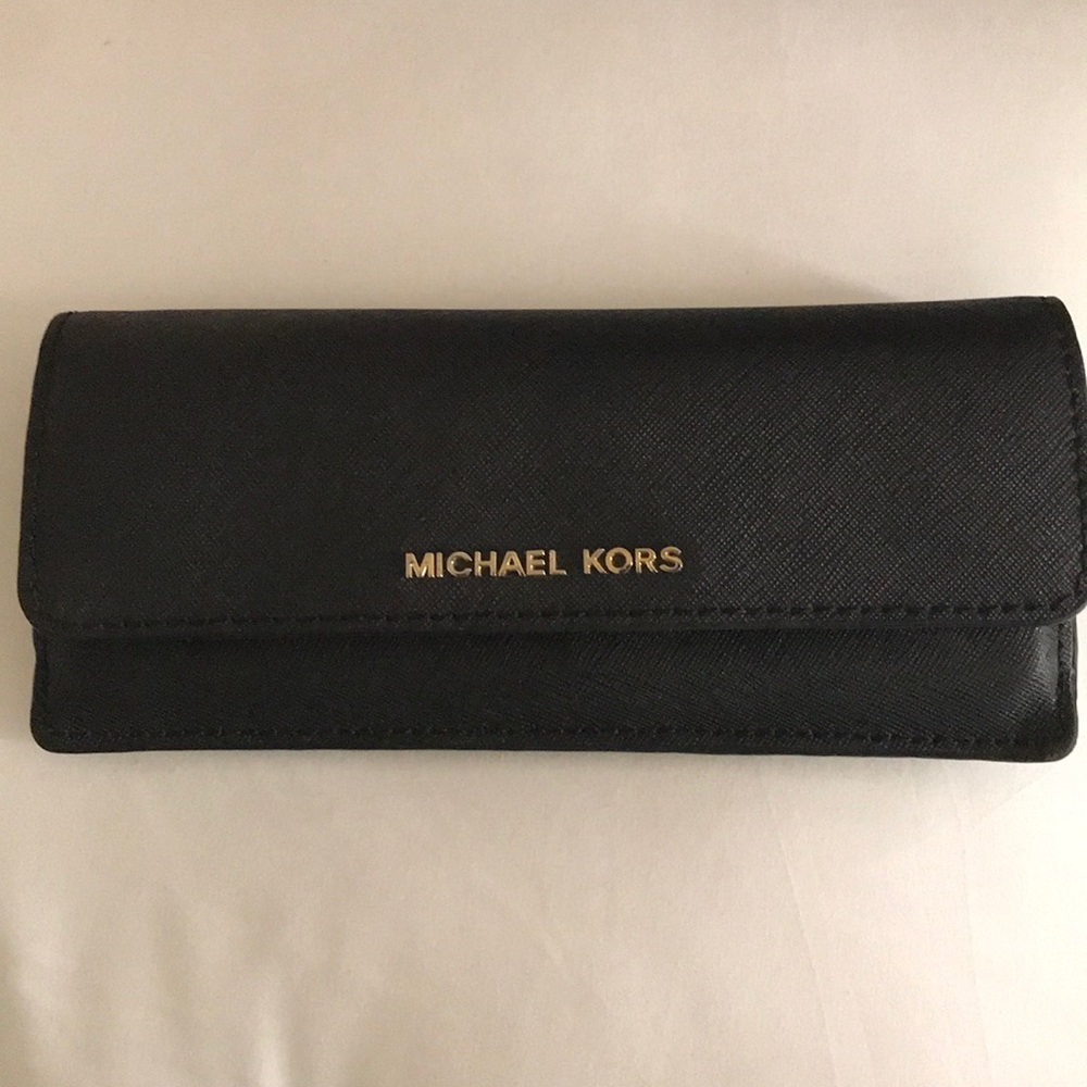 USED! Michael Kors Jet set travel Leather Wallet
